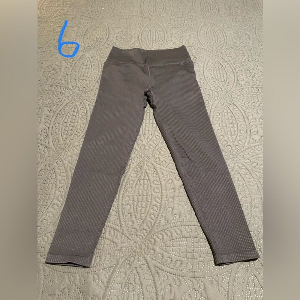Unknown brand. Womens ribbed leggings. Size M